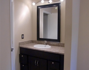 752 Memorial Mews Street - Photo Thumbnail 16