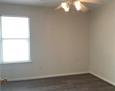 1103 Sawgrass Ridge Lane - Photo Thumbnail 7