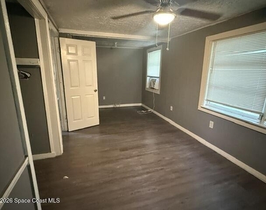 332 Palm Avenue - Photo Thumbnail 6