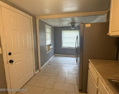 332 Palm Avenue - Photo Thumbnail 4