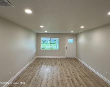 532 Sheridan Avenue - Photo Thumbnail 5
