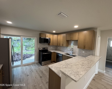 530 Sheridan Avenue - Photo Thumbnail 4