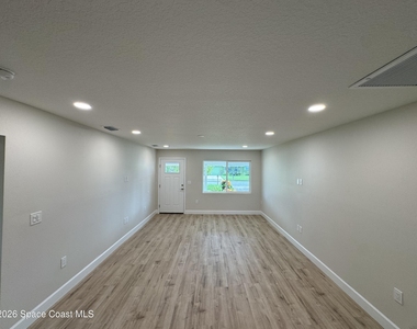 530 Sheridan Avenue - Photo Thumbnail 6