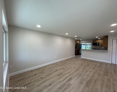 530 Sheridan Avenue - Photo Thumbnail 2
