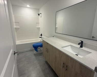 2542 Hester Avenue Se - Photo Thumbnail 8