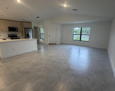 2542 Hester Avenue Se - Photo Thumbnail 5