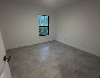 2542 Hester Avenue Se - Photo Thumbnail 9