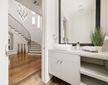 6011 Burgoyne Road - Photo Thumbnail 3