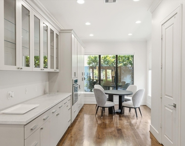 6011 Burgoyne Road - Photo Thumbnail 9