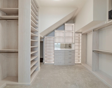 6011 Burgoyne Road - Photo Thumbnail 17