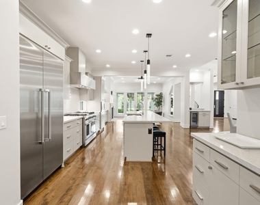 6011 Burgoyne Road - Photo Thumbnail 8