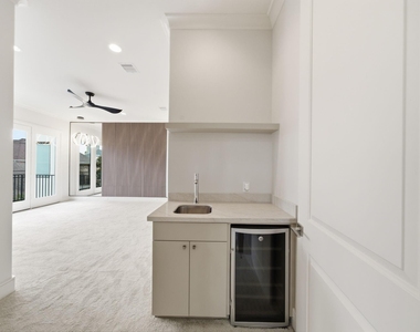 6011 Burgoyne Road - Photo Thumbnail 15