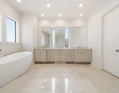 6011 Burgoyne Road - Photo Thumbnail 18