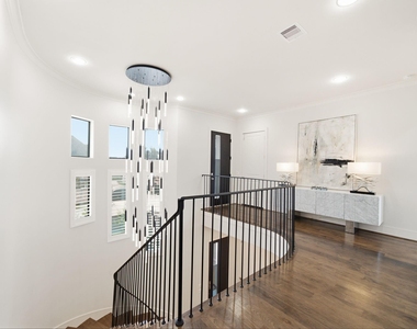 6011 Burgoyne Road - Photo Thumbnail 13