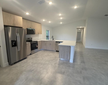 2542 Hester Avenue Se - Photo Thumbnail 4