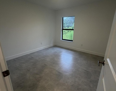 2542 Hester Avenue Se - Photo Thumbnail 9