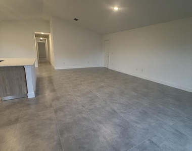 2542 Hester Avenue Se - Photo Thumbnail 6