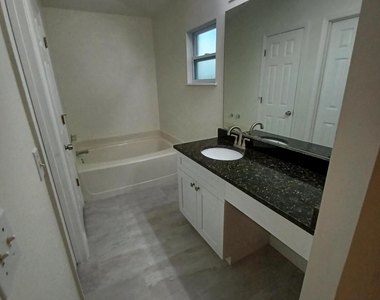 1125 White Oak Circle - Photo Thumbnail 13