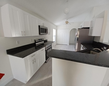 1125 White Oak Circle - Photo Thumbnail 5