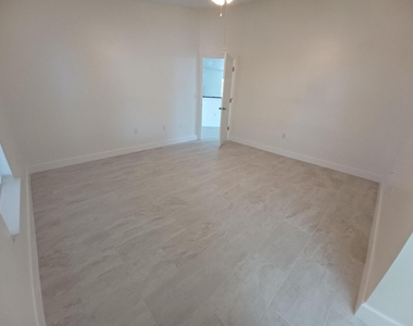 1125 White Oak Circle - Photo Thumbnail 12