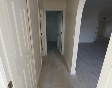 1125 White Oak Circle - Photo Thumbnail 20