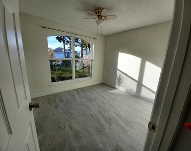 1125 White Oak Circle - Photo Thumbnail 18