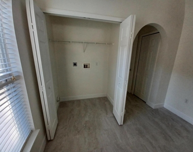 1125 White Oak Circle - Photo Thumbnail 9