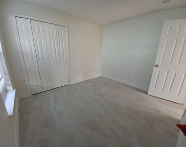 1125 White Oak Circle - Photo Thumbnail 23