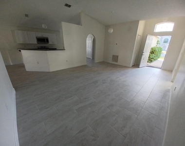 1125 White Oak Circle - Photo Thumbnail 2