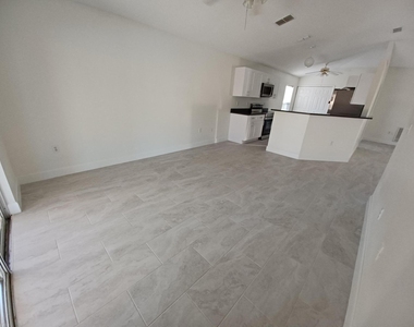 1125 White Oak Circle - Photo Thumbnail 4
