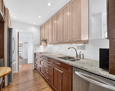 3621 Yupon Street - Photo Thumbnail 9