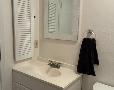 7821 Maplewood Drive - Photo Thumbnail 8