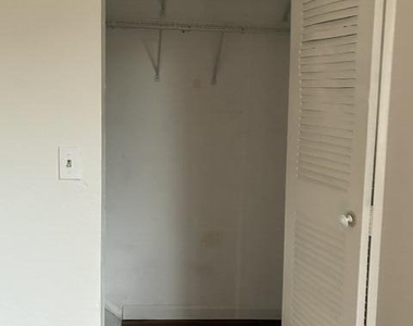 7821 Maplewood Drive - Photo Thumbnail 12