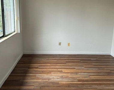 7821 Maplewood Drive - Photo Thumbnail 11