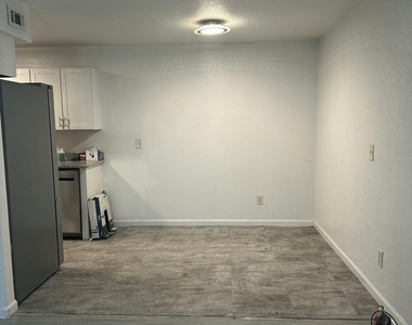 2190 Forest Knoll Drive Ne - Photo Thumbnail 4