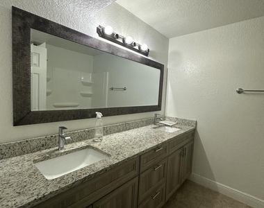 2190 Forest Knoll Drive Ne - Photo Thumbnail 7