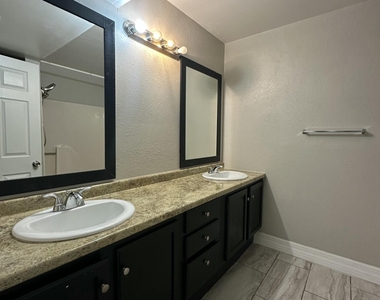 2101 Forest Knoll Drive Ne - Photo Thumbnail 5