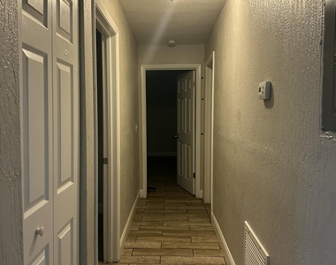 2101 Forest Knoll Drive Ne - Photo Thumbnail 3