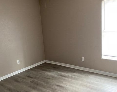 1662 Cogan Drive Se - Photo Thumbnail 4