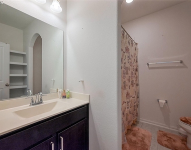 5819 Southern Rose Lane - Photo Thumbnail 27