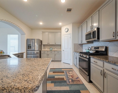 5819 Southern Rose Lane - Photo Thumbnail 9