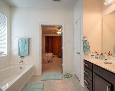 5819 Southern Rose Lane - Photo Thumbnail 44