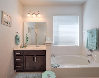5819 Southern Rose Lane - Photo Thumbnail 42