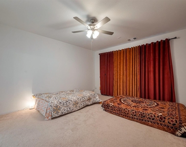 5819 Southern Rose Lane - Photo Thumbnail 37