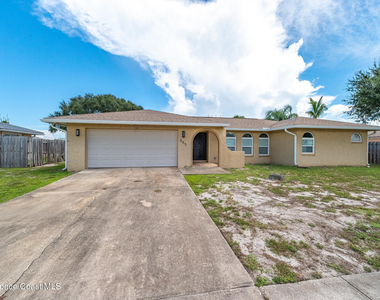 645 Caiman Street - Photo Thumbnail 4