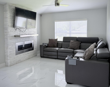 1680 Whiting Street Se - Photo Thumbnail 3