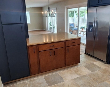 332 Polaris Drive - Photo Thumbnail 12