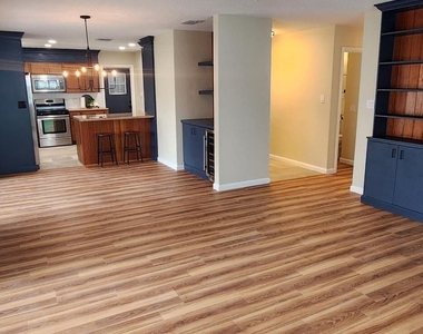 332 Polaris Drive - Photo Thumbnail 6