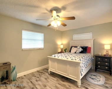 1379 Scroll Street - Photo Thumbnail 11