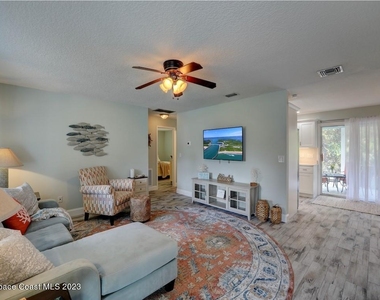 1379 Scroll Street - Photo Thumbnail 6